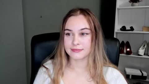 Snapshot of playgirl_valeria chatting on 02/25/26, 10:19 Valeria online show from 02/25/26, 10:19