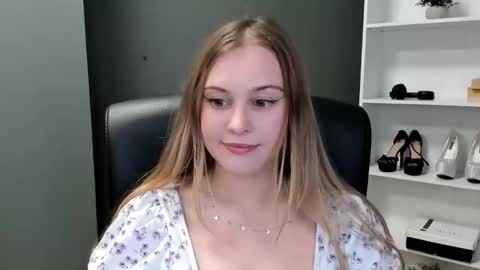 Valeria online show from 04/23/26, 03:14