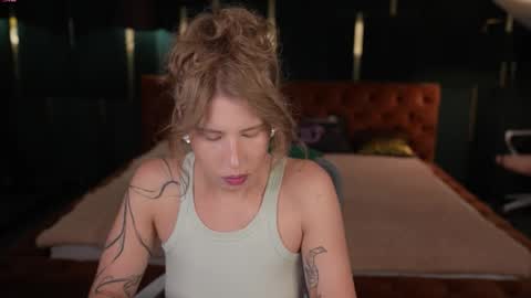 Lana online show from 09/17/25, 07:10