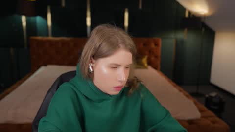 Lana online show from 10/09/25, 10:13