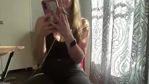 Snapshot of playwithcaity chatting on 11/14/25, 05:22 Caity online show from 11/14/25, 05:22