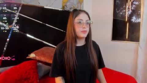 Snapshot of pleasure_vibes023 chatting on 09/22/25, 10:34 JUAN AND JULI online show from 09/22/25, 10:34