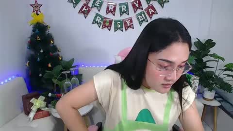 Snapshot of ploysaithailand chatting on 12/19/24, 12:01 Ploysai online show from 12/19/24, 12:01