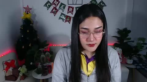 Snapshot of ploysaithailand chatting on 12/23/24, 01:29 Ploysai online show from 12/23/24, 01:29