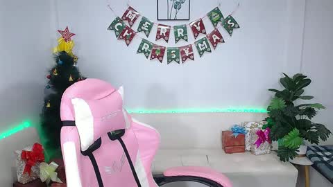 Snapshot of ploysaithailand chatting on 01/06/25, 02:14 Ploysai online show from 01/06/25, 02:14