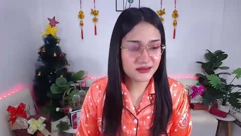 Snapshot of ploysaithailand chatting on 01/20/25, 02:01 Ploysai online show from 01/20/25, 02:01