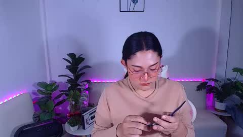 Snapshot of ploysaithailand chatting on 10/21/25, 08:59 Ploysai online show from 10/21/25, 08:59