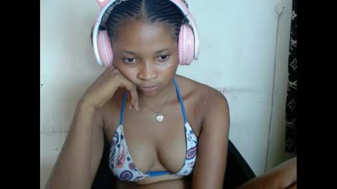 Snapshot of plumnjuicyx chatting on 02/26/25, 12:03 plumnjuicyx online show from 02/26/25, 12:03