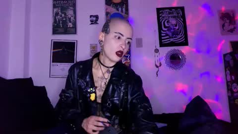    online show from 10/24/25, 01:03