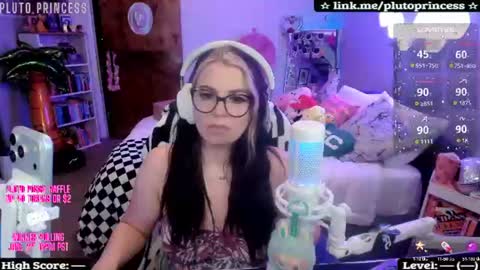 Snapshot of plutoprincess69 chatting on 06/23/26, 03:59 Pluto Princess online show from 06/23/26, 03:59