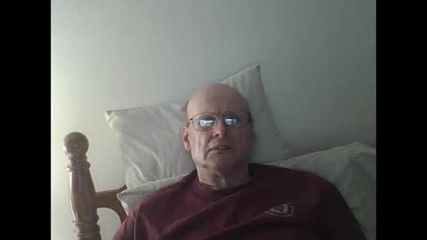 Snapshot of pmb11 chatting on 09/23/25, 04:48 trek 11 online show from 09/23/25, 04:48