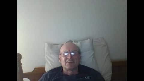 Snapshot of pmb11 chatting on 09/27/25, 02:38 trek 11 online show from 09/27/25, 02:38