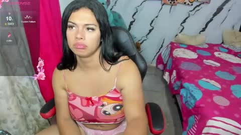Snapshot of pocahontas_98113116 chatting on 05/10/26, 12:32 lesly pagina azul pocahontas982 online show from 05/10/26, 12:32