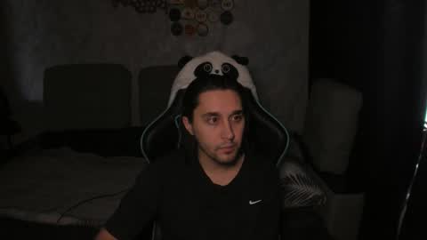 pohyi_ online show from 03/04/26, 03:12