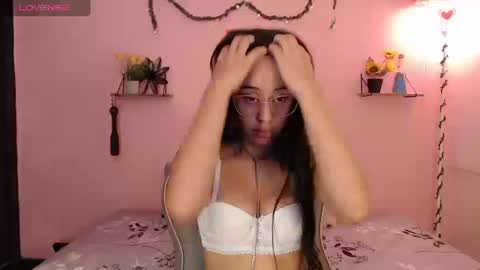 Snapshot of poison_pink chatting on 09/10/25, 01:22 poison_pink online show from 09/10/25, 01:22