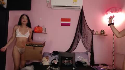 Snapshot of poison_pink chatting on 10/06/25, 01:30 poison_pink online show from 10/06/25, 01:30