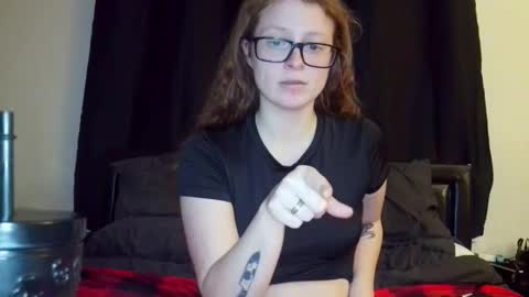poisonivyy95 online show from 06/11/26, 02:53