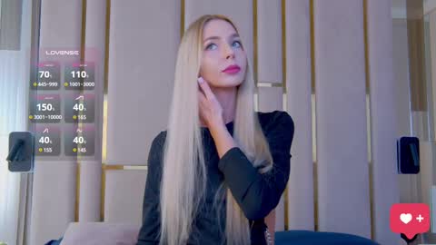 Snapshot of poliina chatting on 02/19/25, 06:43 Polina online show from 02/19/25, 06:43