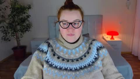 Snapshot of polinasallivan chatting on 12/16/25, 01:16 Polina online show from 12/16/25, 01:16