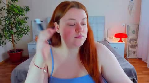 Snapshot of polinasallivan chatting on 03/06/26, 12:12 Polina online show from 03/06/26, 12:12