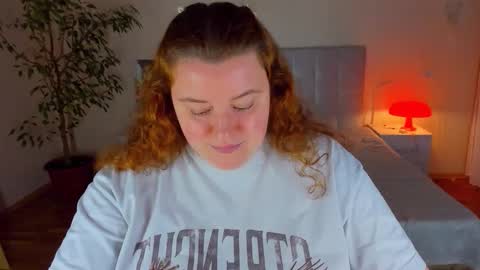 Snapshot of polinasallivan chatting on 05/27/26, 05:21 Polina online show from 05/27/26, 05:21