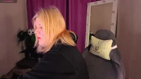 Snapshot of polly__mayer chatting on 06/22/26, 01:07 Polly online show from 06/22/26, 01:07