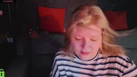 Snapshot of polly__mayer chatting on 07/07/26, 01:08 Polly online show from 07/07/26, 01:08