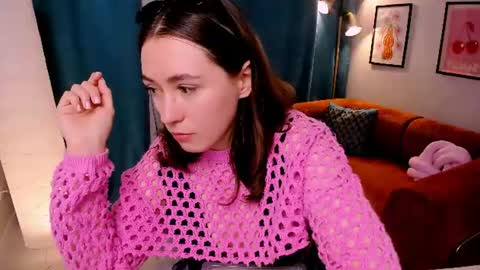 Snapshot of polly_pop_ chatting on 07/05/26, 04:19 Polly online show from 07/05/26, 04:19