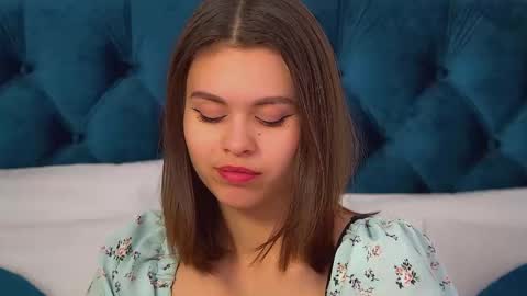 Polly online show from 11/19/25, 08:58