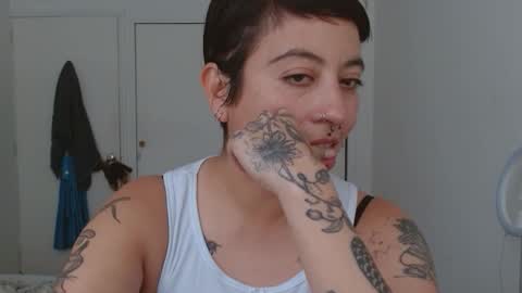 Poly online show from 10/02/25, 07:43