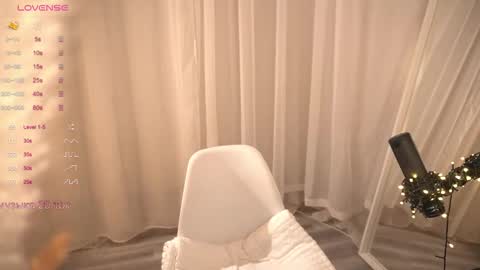 Snapshot of poni_dii chatting on 11/06/25, 09:54 online show from 11/06/25, 09:54