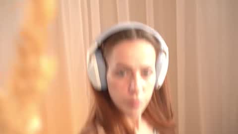 Snapshot of poni_dii chatting on 12/17/25, 08:09 online show from 12/17/25, 08:09