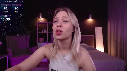 Snapshot of pooja_hegde chatting on 09/20/25, 01:06 Eva online show from 09/20/25, 01:06