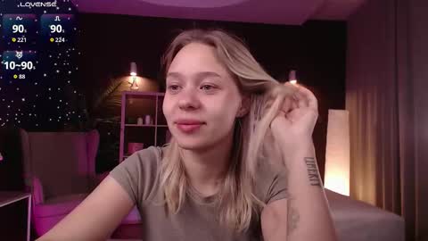 Snapshot of pooja_hegde chatting on 09/22/25, 01:07 Eva online show from 09/22/25, 01:07