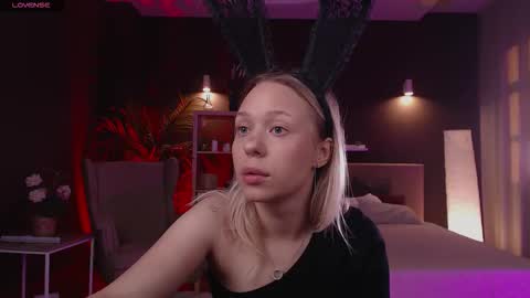 Snapshot of pooja_hegde chatting on 09/26/25, 01:09 Eva online show from 09/26/25, 01:09