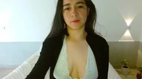 porcelainlux online show from 11/19/25, 03:50