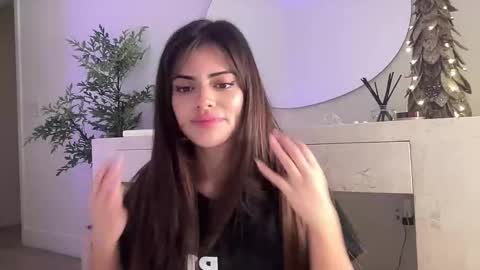 Snapshot of poutyselena chatting on 12/01/25, 01:43 Selena online show from 12/01/25, 01:43