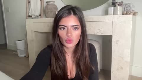 Snapshot of poutyselena chatting on 03/05/26, 02:40 Selena online show from 03/05/26, 02:40