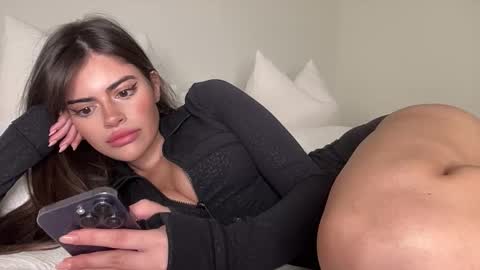 Snapshot of poutyselena chatting on 03/17/26, 11:08 Selena online show from 03/17/26, 11:08