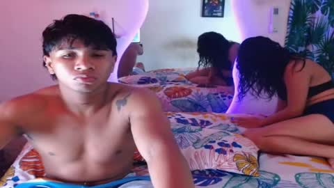 ALEX Y ALEXA online show from 10/28/25, 03:21