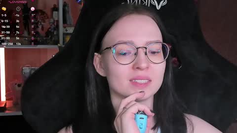 Robyn online show from 04/07/26, 04:40