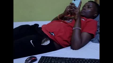 Snapshot of precious_nesh chatting on 12/21/25, 03:02 precious_nesh online show from 12/21/25, 03:02