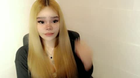 Snapshot of preciousangel69xxx chatting on 06/17/26, 01:12 MAXXINE online show from 06/17/26, 01:12