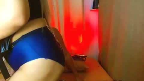 Snapshot of preciousqueenx chatting on 01/21/25, 02:59 Francine online show from 01/21/25, 02:59