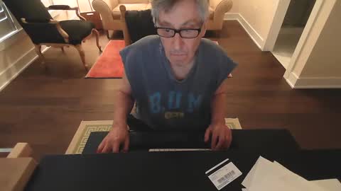 Snapshot of preppydave2525 chatting on 01/13/25, 03:58 preppydave2525 online show from 01/13/25, 03:58