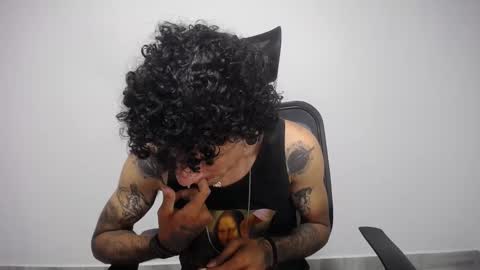 Plux online show from 02/10/25, 01:57