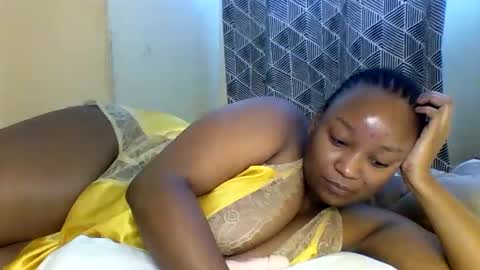 Prettie diva online show from 12/15/25, 12:53