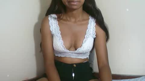 prettiethalia online show from 10/20/25, 07:58