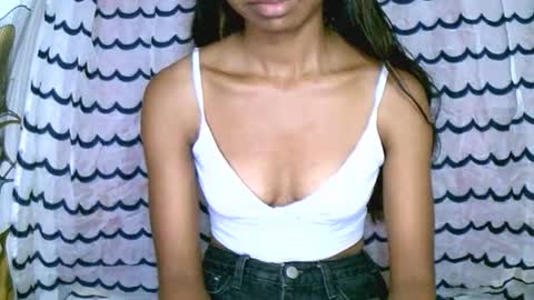 Snapshot of prettiethalia chatting on 01/15/26, 08:19 prettiethalia online show from 01/15/26, 08:19