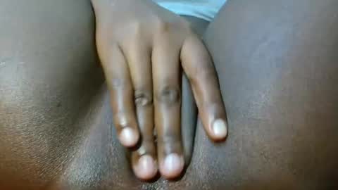 Snapshot of pretty5552 chatting on 10/28/25, 08:11 pretty5552 online show from 10/28/25, 08:11